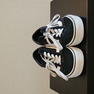 Size 6.5 Women's B/W low-top Old Skool Vans